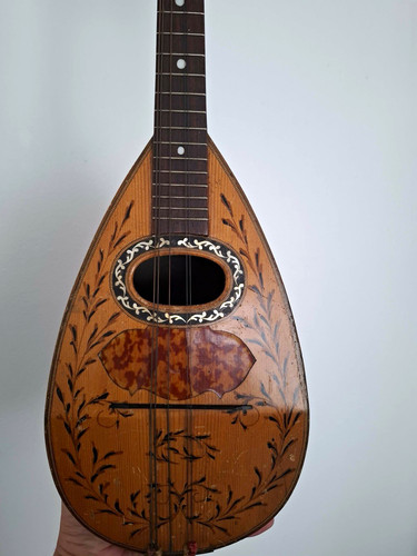 Antique mandolin - ,
